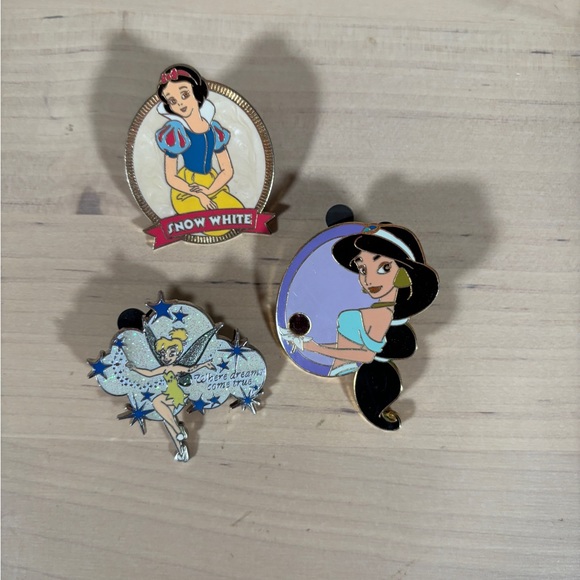 Disney Jewelry - 2003/2004 Disney Pins